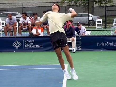 凭借速度突 凭借速度突