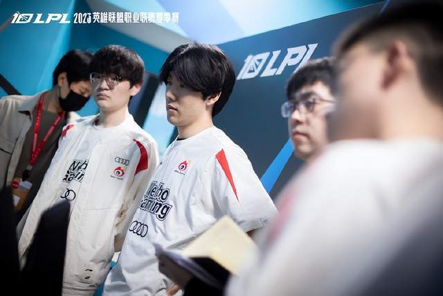 深深共鸣 深深共鸣