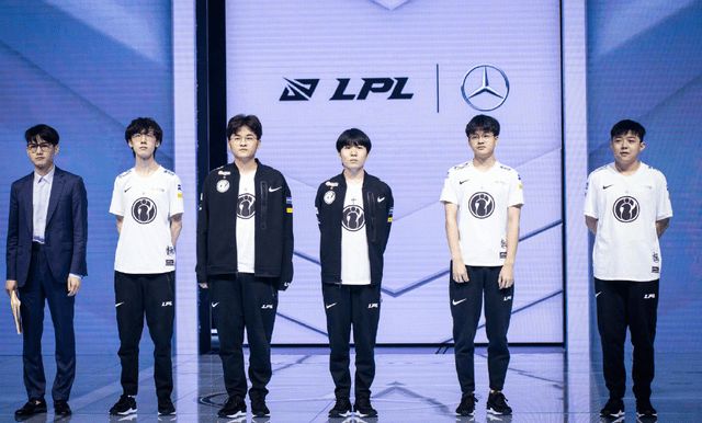 队正面碰到 队正面碰到